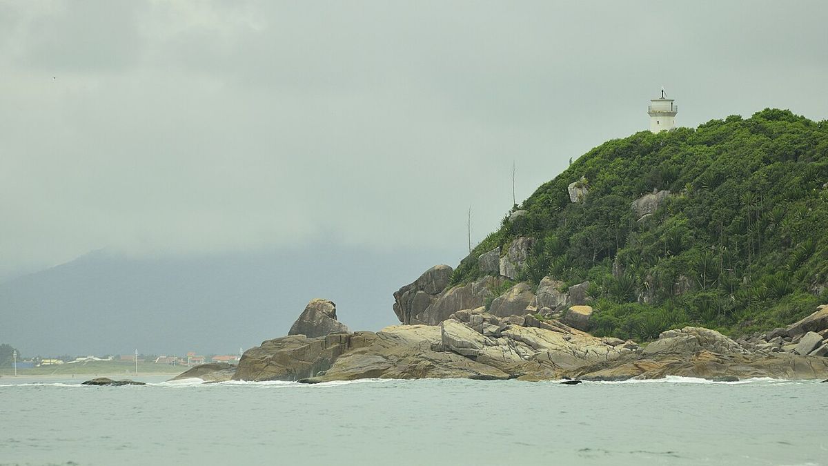 Farol na Praia dos Naufragados